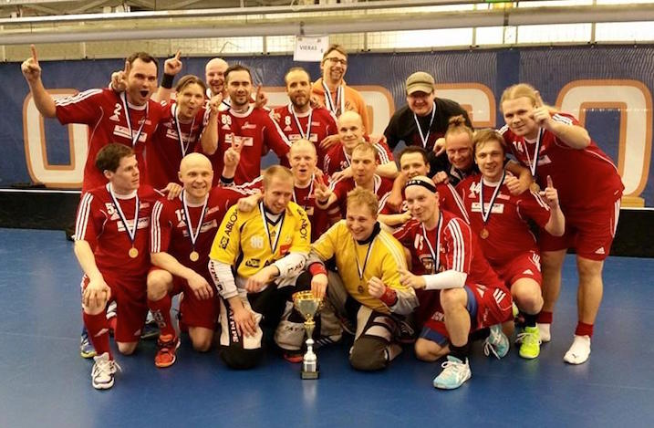 Josban M35-joukkue. Mukana muun muassa Janne Tähkä, Otto Moilanen, Aki Seppälä, Sami Matikainen, Markus Ketonen ja moni muu Josba-konkari.