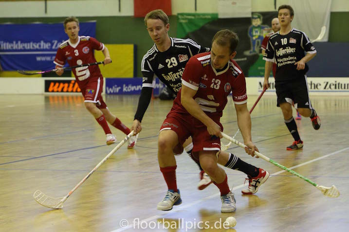 Myös mustissa pelaavat Juha-Pekka Kuittinen(#29) ja Markus Piittisjärvi(#10) pelaavat salibandyn Bundesliigan finaaleissa. Kuva: Floorball-pics-de / Matthias Kuch.