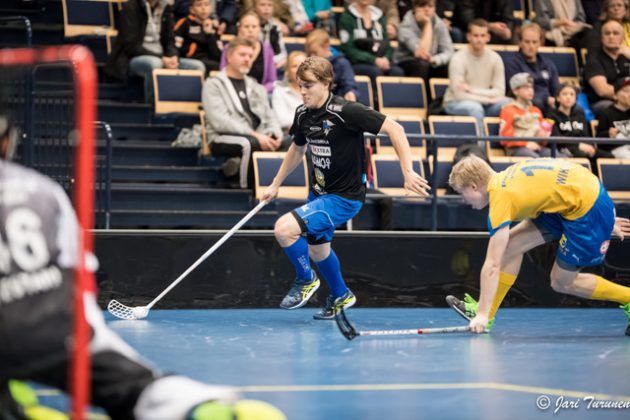 Miko Kailiala laukoi EräViikinkien voittomaalin sunnuntain jännitysnäytelmässä. Kuva: Jari Turunen