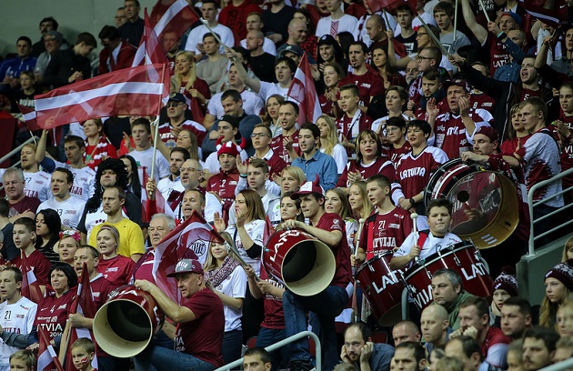 Latvian avausottelu Ruotsia vastaan houkutteli paikalle yli 8000 katsojaa. Kuva: IFF