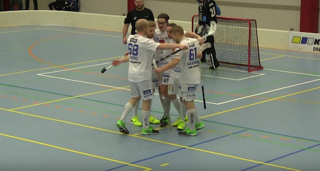 Arto Vainikainen (#61) osui kolmesti ottelun avauserässä. Kuva: Kuvakaappaus videolta.
